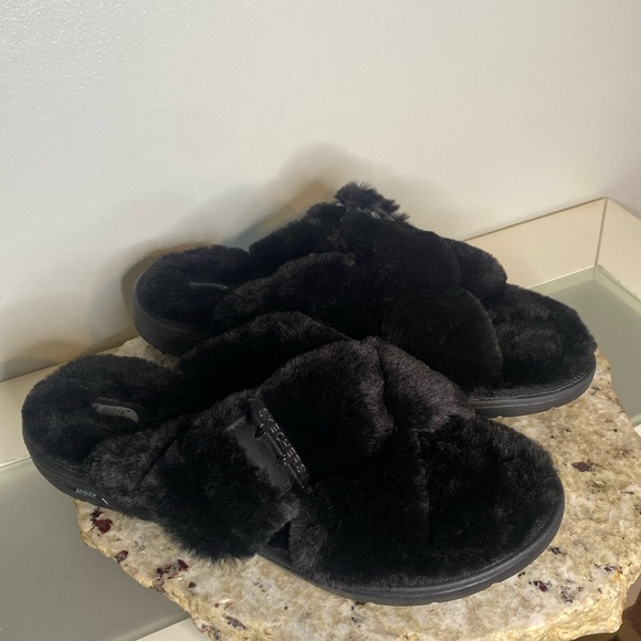 Skechers Women's Arch Fit Go Lounge Unwind Black Faux Fur Buckle Slippers Sz 10 - Picture 2 of 15